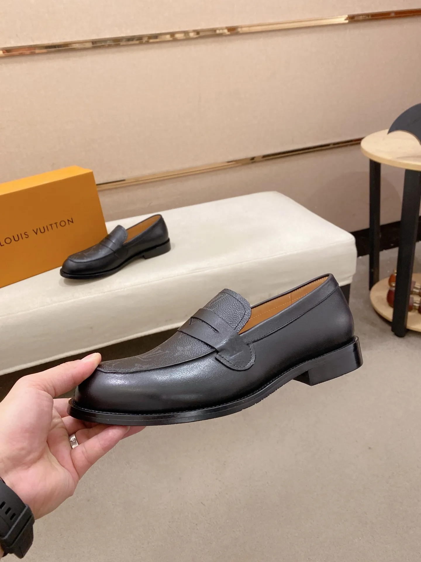Men's Men's Shoes 500💰⚡️New models on the market⚡️Louis Vuitton (Louis Vuitton/LV) casual, business formal wear! Made with pure Italian craftsmanship, the upper is made of first-layer cowhide, which is full of texture! The lining is cowhide and the original rubber leather shoe outsole. The style is atmospheric and comfortable! Positive code 38-44